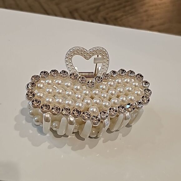 Pearl heart hair clip - Picture 6 of 6